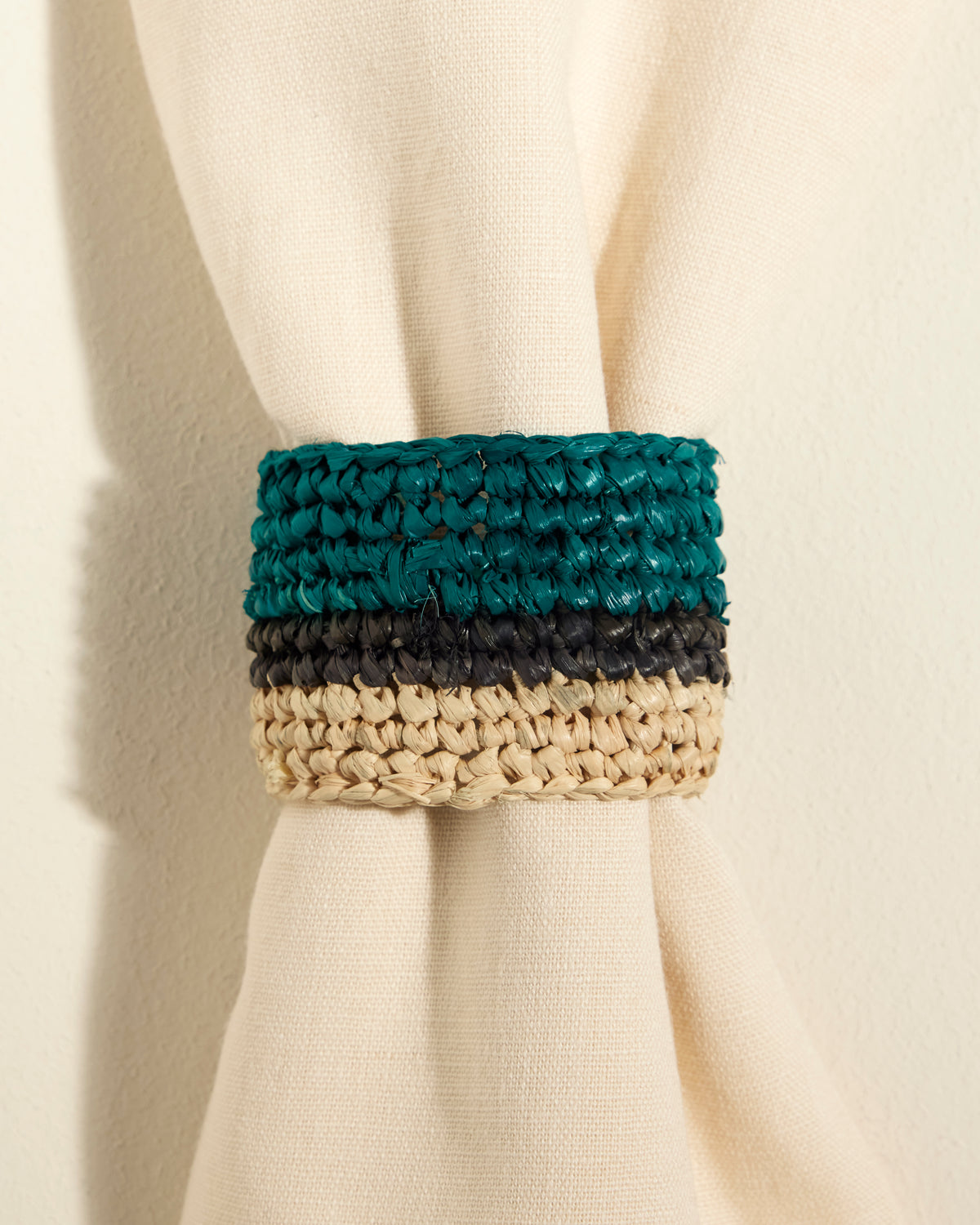 Globe napkin ring - Modern Sarah Blue Maison Sarah Lavoine Sarah Blue Raffia 2
