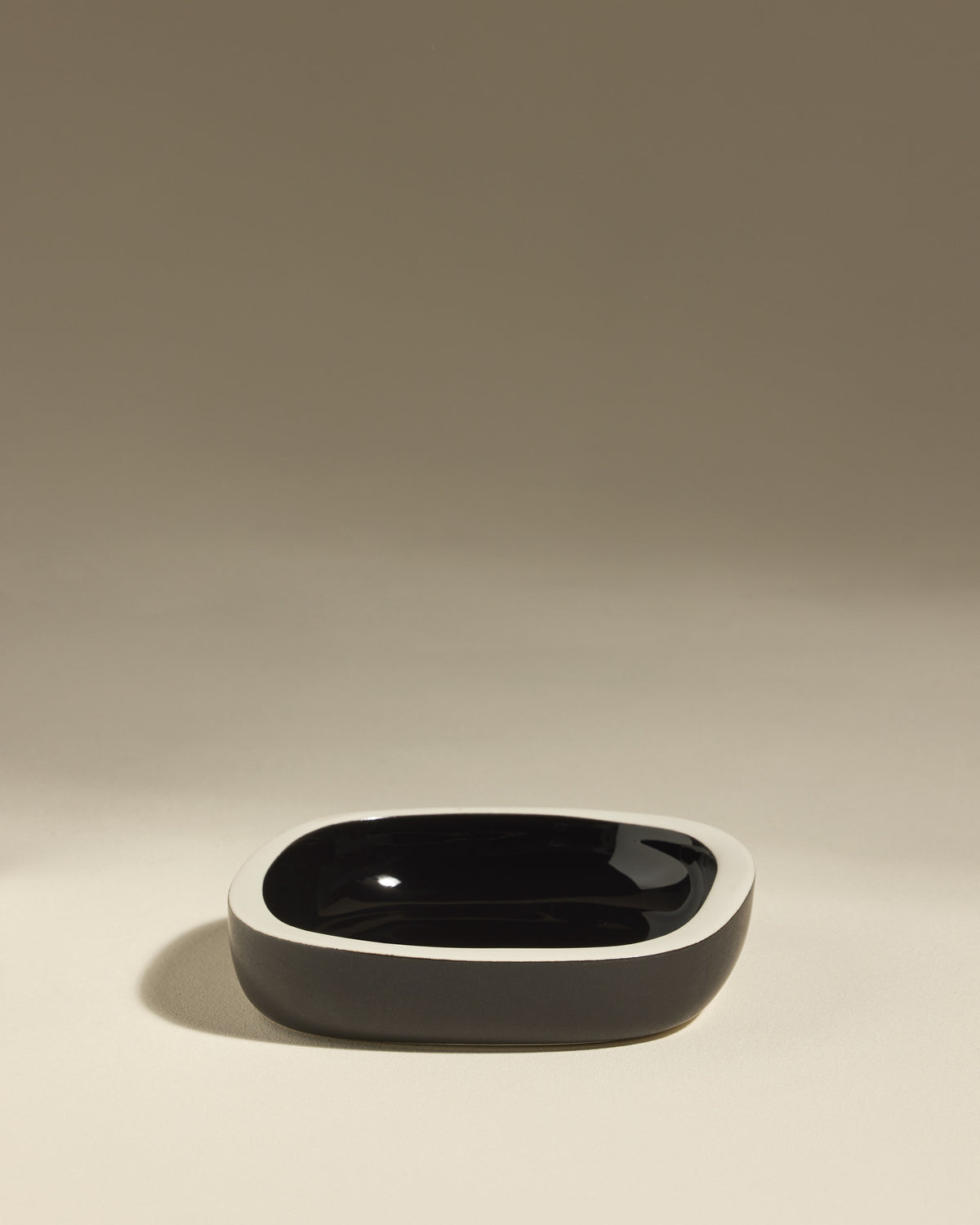 Vide poche Sicilia - Radis Noir design Maison Sarah Lavoine Radis noir Céramique   1