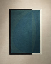 Tapis Abstrait - Bleu Sarah design Maison Sarah Lavoine Bleu Sarah Laine Petit 170 cm | Moyen 200 cm | Grand 250 cm Petit : 240 cm | Moyen : 300 cm | Grand : 350 cm 1