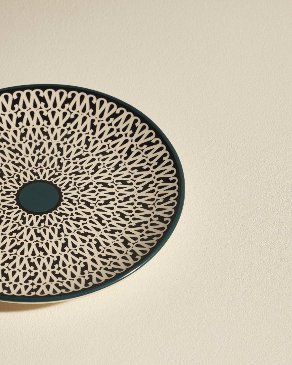 Assiette à dessert Sarah - Radis Noir design moderne Maison Sarah Lavoine Radis Noir Céramique   3