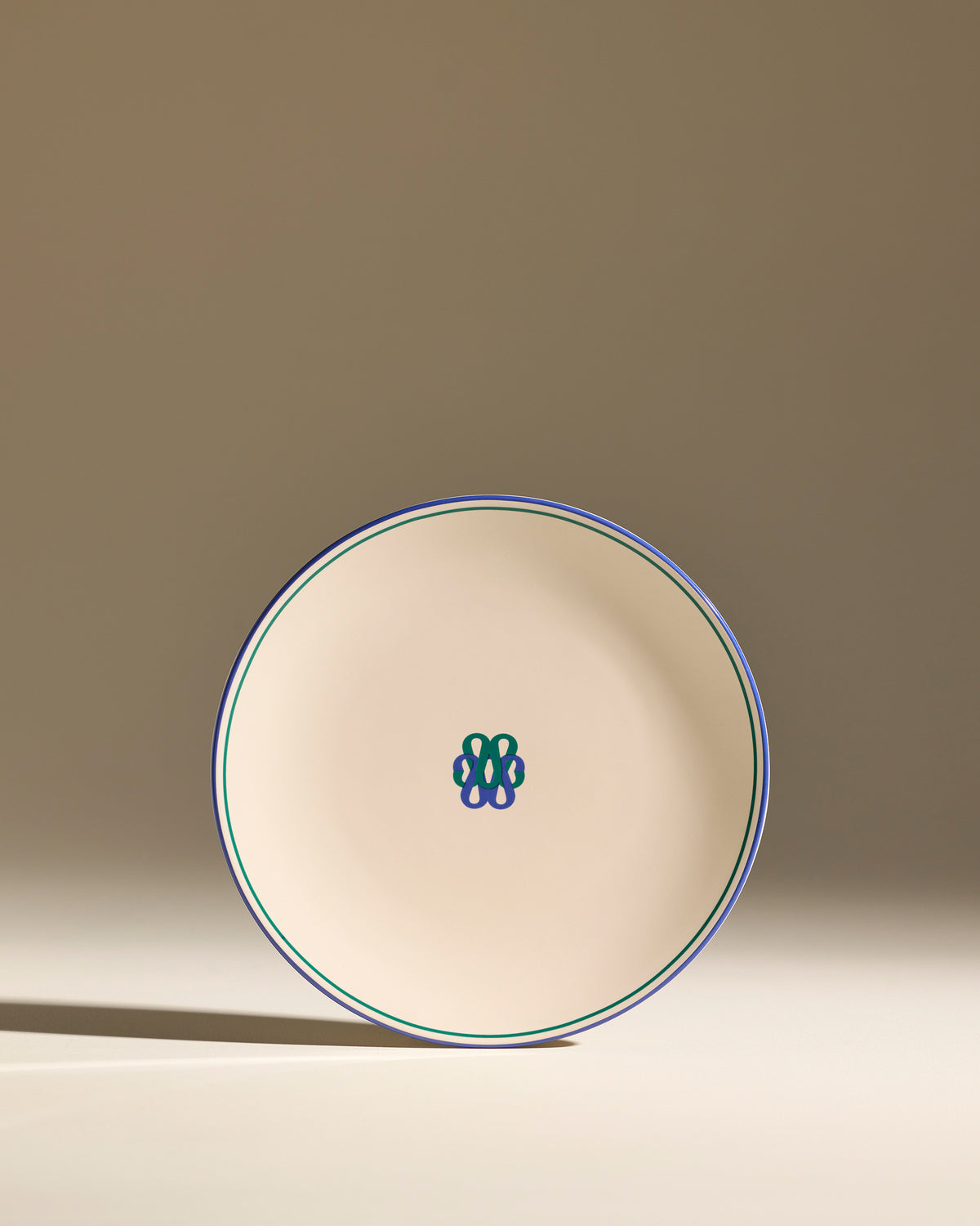 Assiette plate Reflet - Outremer Grand modèle | Outremer  1 - Décoration Design